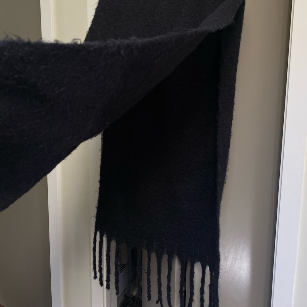 Simon’s Black Wrap Scarf